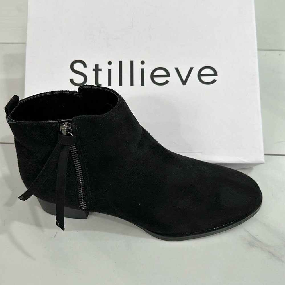 Stillieve Black ankle booties with side zipper, NEW, size 7.5